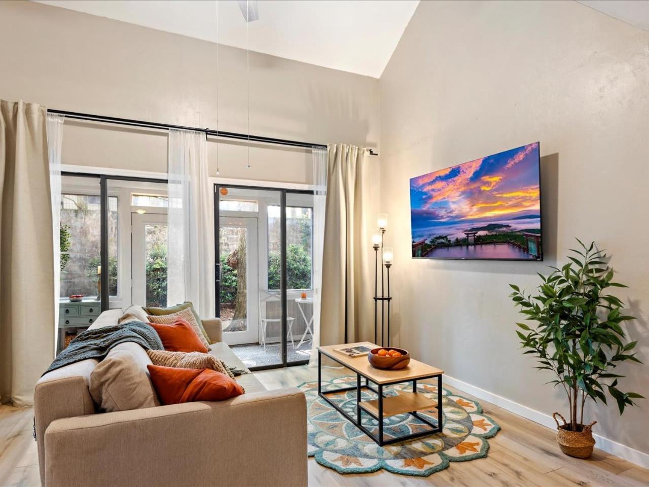 Artist'S Tower Townhome Just Renovated W Loft Gainesville Exteriör bild