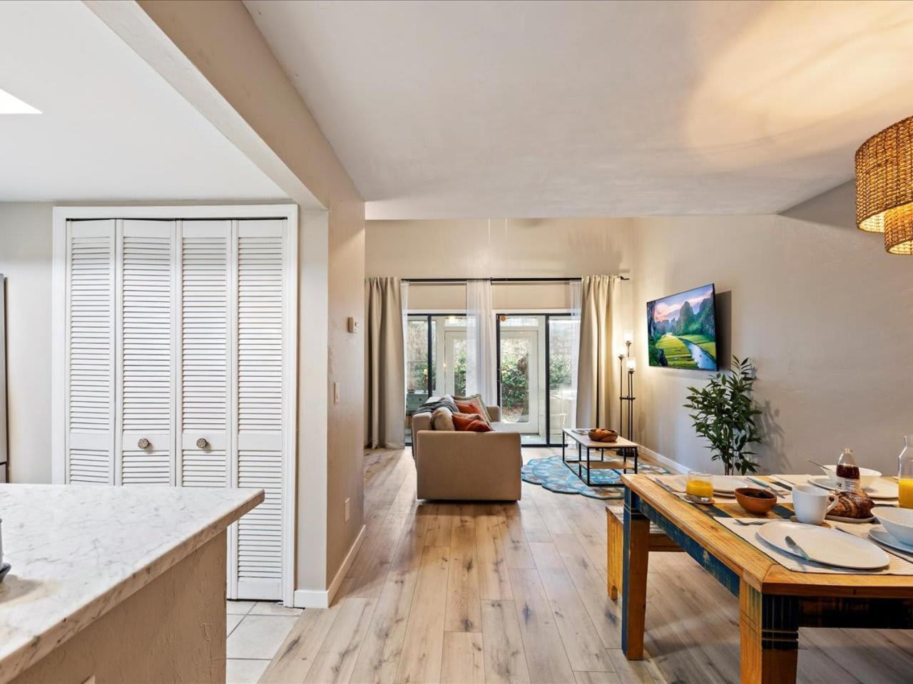 Artist'S Tower Townhome Just Renovated W Loft Gainesville Exteriör bild