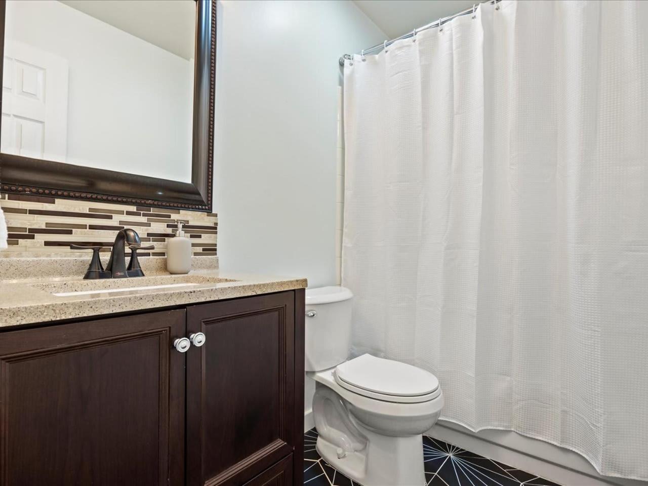 Artist'S Tower Townhome Just Renovated W Loft Gainesville Exteriör bild