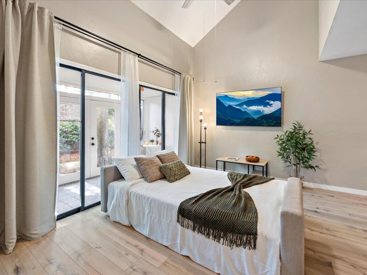 Artist'S Tower Townhome Just Renovated W Loft Gainesville Exteriör bild