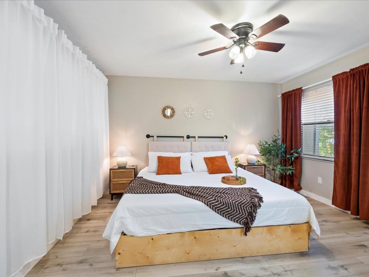 Artist'S Tower Townhome Just Renovated W Loft Gainesville Exteriör bild